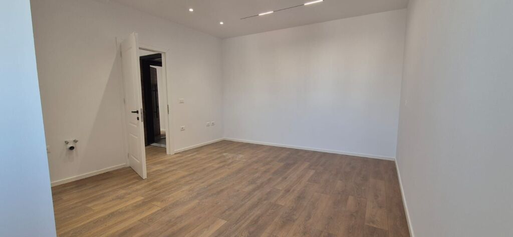 Shitje | Apartament 2 + 1 | Rruga Fadil Bodinaku | 198000 €