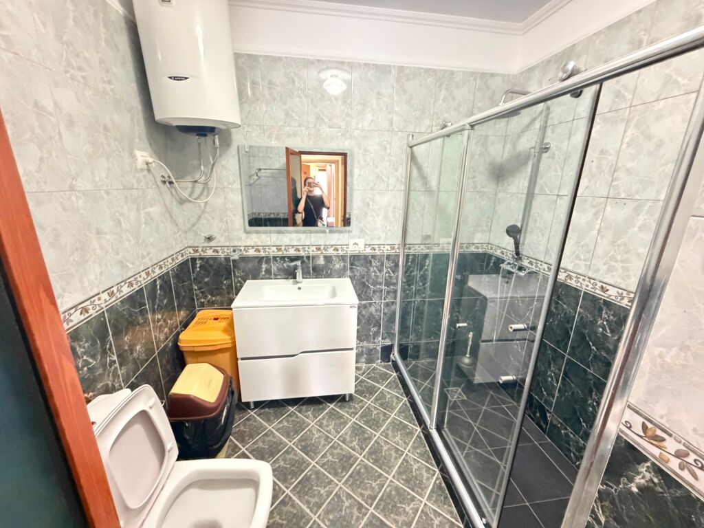 2+1, building with elevator, Fortuzi street, 850 thousand lek with internet