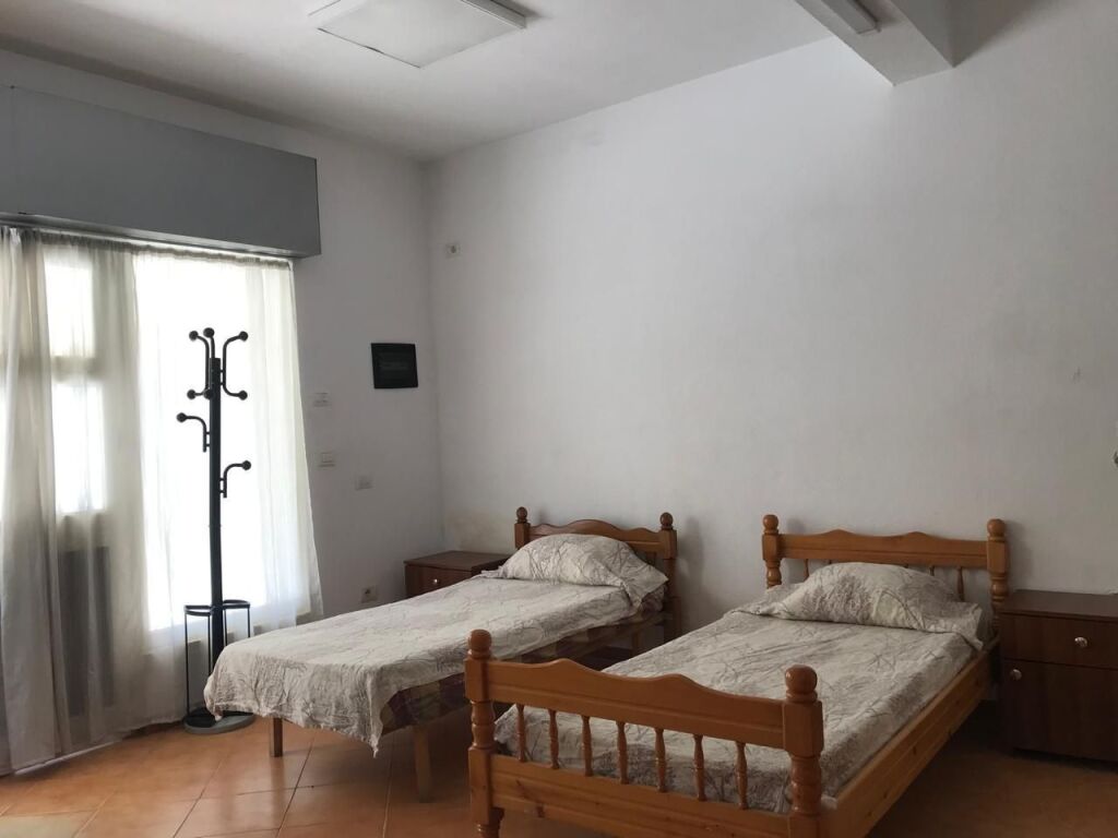 STUDIO APARTMENT 20000 LEKE.NEAR THE EUROPEAN UNIVERSITY OF TIRANA.