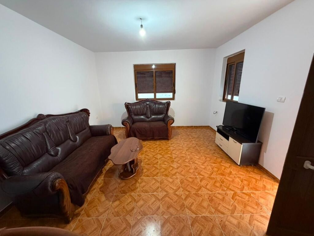 Casa privata in affitto a Lapraka.