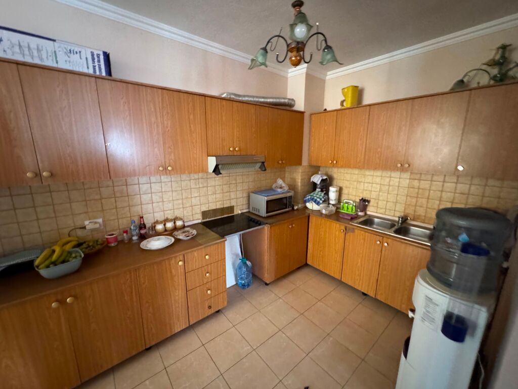 🏡 Shitet Apartament 2+1+2  📍 Don Bosko, pranë Shkollës “Qazim Turdiu” 📐 96 m² neto, me certifikatë 🏢 Kati 4 me ashensor 🌿 2 ballkone të mbyllura ✨ Mundësi organizimi në 3+1 💰 Çmimi: 200 milion lekë