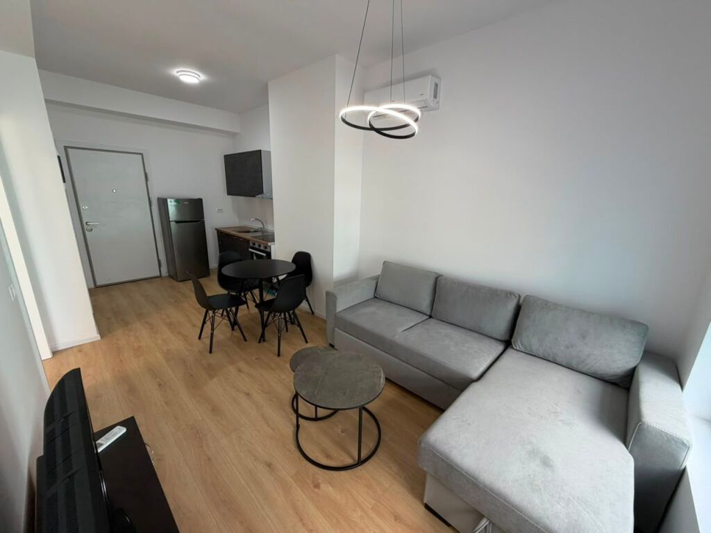 🏡 Jepet me qira apartament 1+1 📍 Rezidenca Kadiu , Ali Demi 🏢 Kati 7 me ashensor 💰 Çmimi: 40,000 lekë/muaj