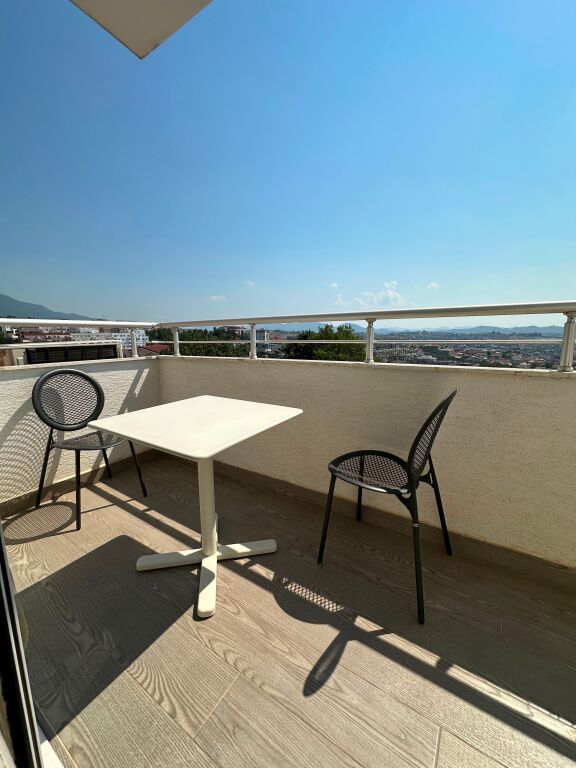 Shitet apartament 2+ 1 në Fresk!