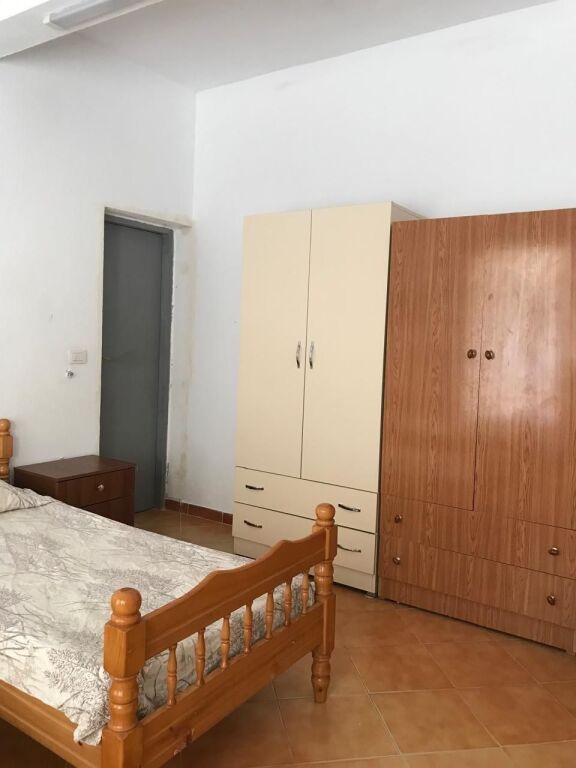 STUDIO APARTMENT 20000 LEKE.NEAR THE EUROPEAN UNIVERSITY OF TIRANA.
