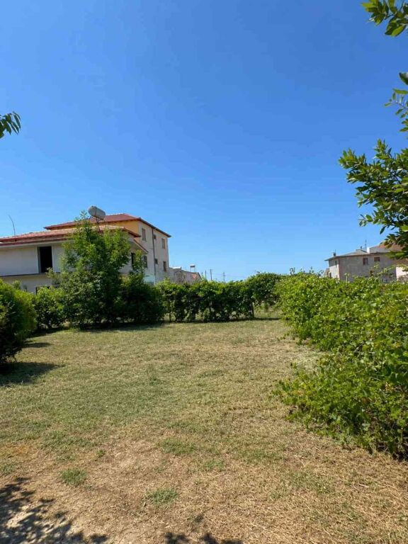 Shtëpi për rikonstruktim në zonën e Kavajes, Durres