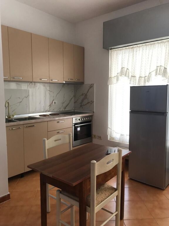 STUDIO APARTMENT 20000 LEKE.NEAR THE EUROPEAN UNIVERSITY OF TIRANA.