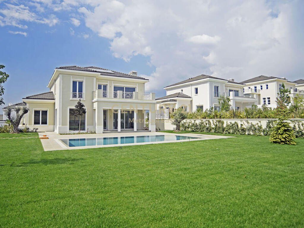 Për Qira - Vilë Luksoze me Pishinë në Rolling Hills 2 Luxury Residences