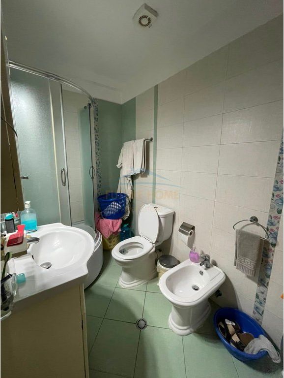 Shitet, Apartament 2+1+2 + Post Parkimi, Liqeni i Thatë, Tiranë.