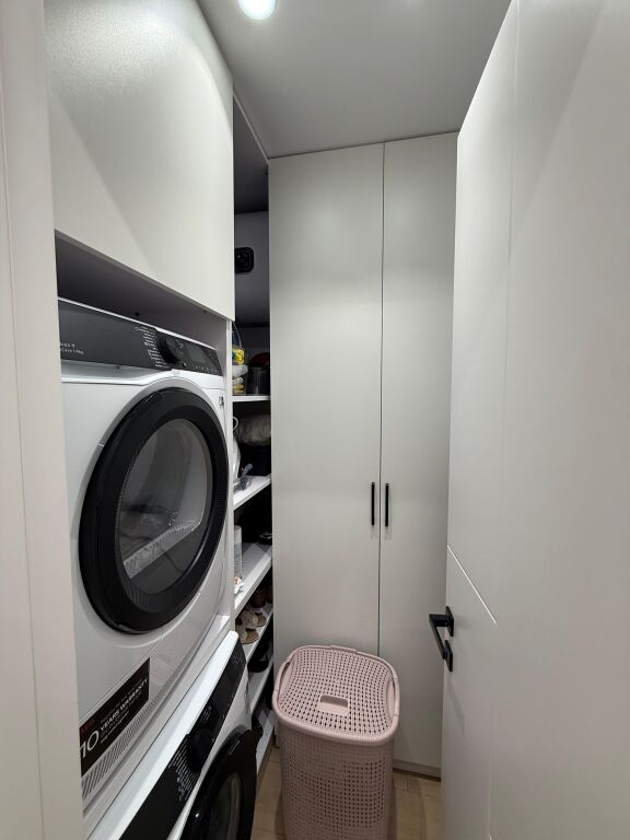 SUPER APARTAMENT PER SHITJE NE RRUGEN E PORTIT !!!!