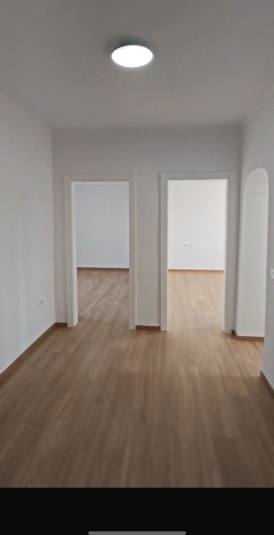 Apartament 1+1 per shitje tek Medreseja !