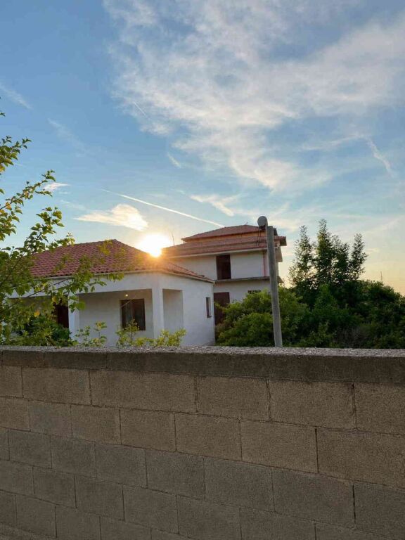 Shtëpi për rikonstruktim në zonën e Kavajes, Durres