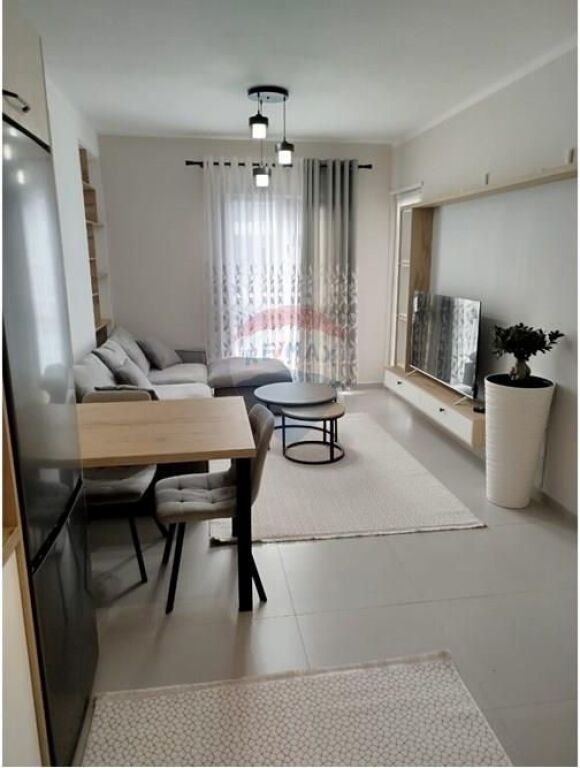 Apartament 1+1 +parkim me qira