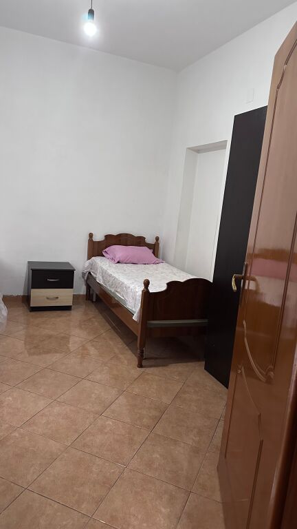 Jepet shtepi me qera ne zog te zi