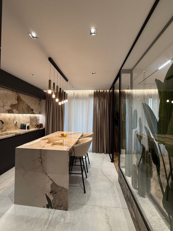 SUPER APARTAMENT PER SHITJE NE RRUGEN E PORTIT !!!!