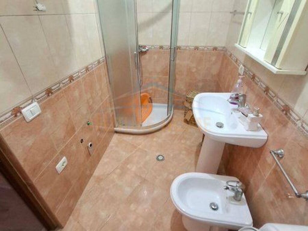 Shitet, Apartament 2+1+2, Unaza e Re