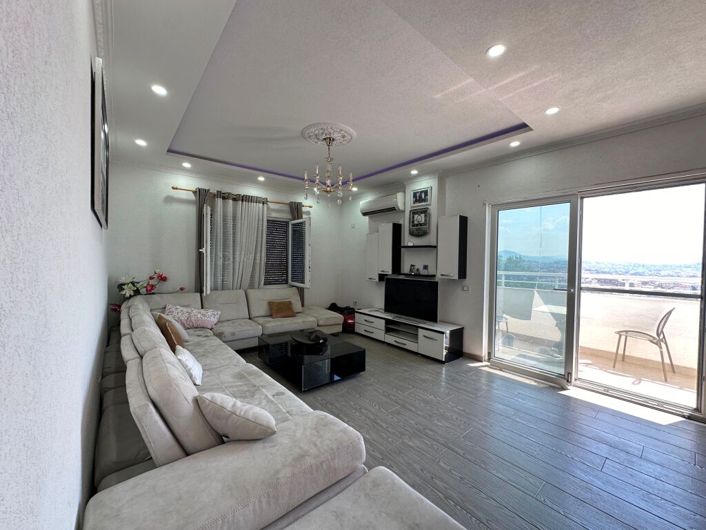 Shitet apartament 2+ 1 në Fresk!
