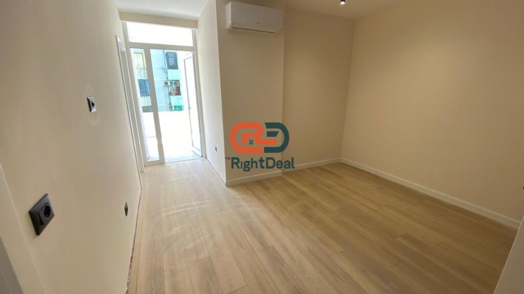 Nel Comune di Parigi Vendesi Appartamento 1+1 con Orientamento Perfetto!!