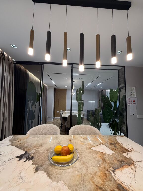 SUPER APARTAMENT PER SHITJE NE RRUGEN E PORTIT !!!!