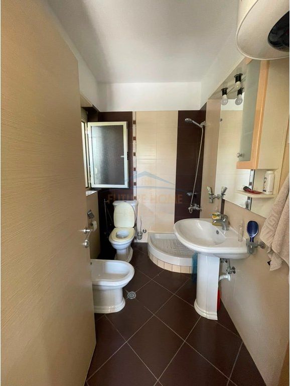 Shitet, Apartament 2+1+2 + Post Parkimi, Liqeni i Thatë, Tiranë.