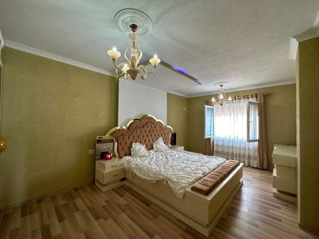 Shitet apartament 2+ 1 në Fresk!