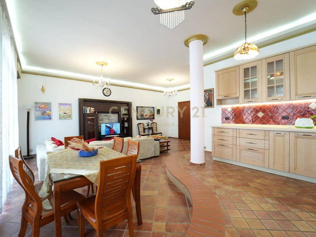 FOR RENT 2+1 APARTMENT NEAR THE SPORTS PALACE !