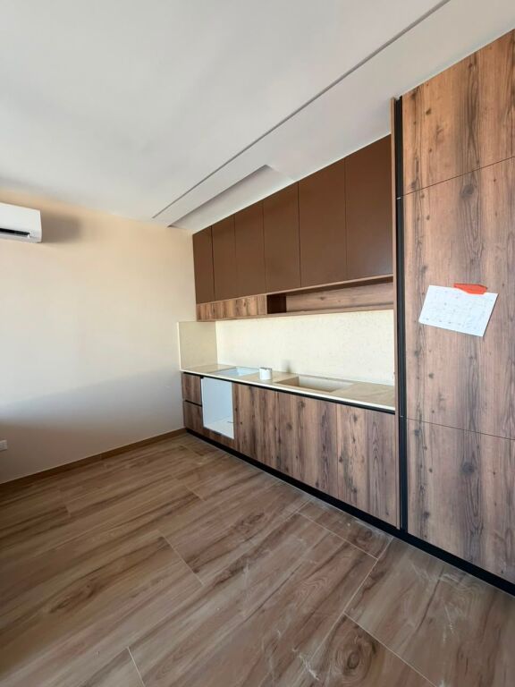 JEPET ME QERA APARTAMENT NE MALIN E ROBIT