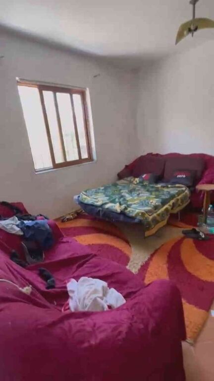 Shtëpi për rikonstruktim në zonën e Kavajes, Durres