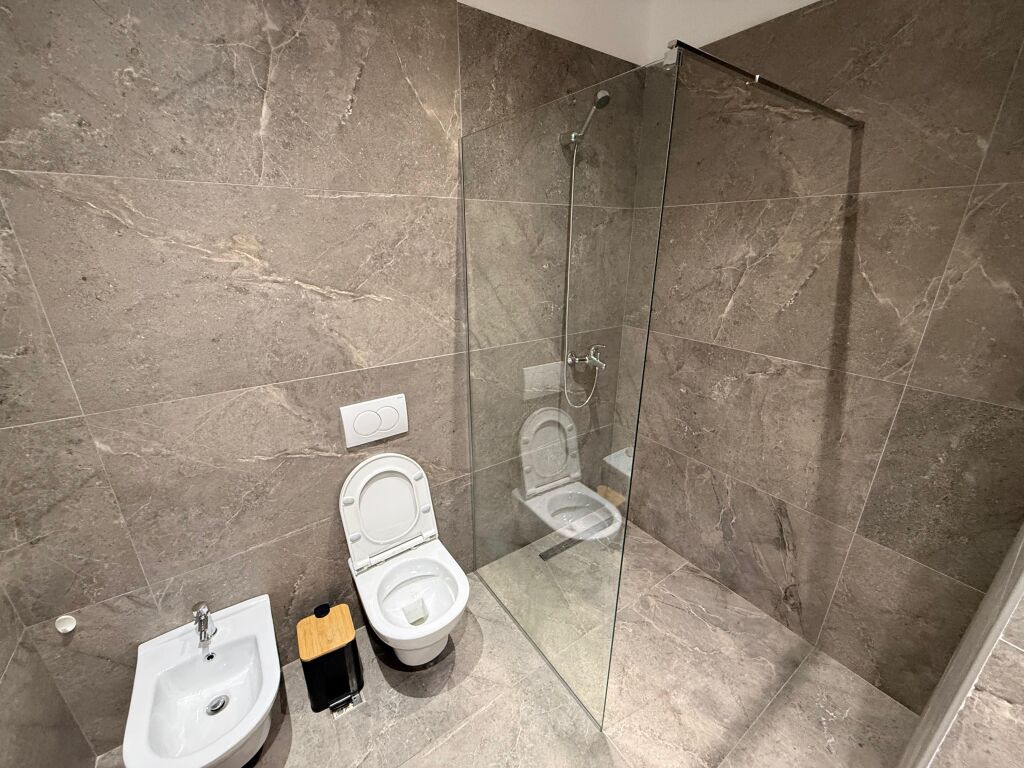 🏡 IN AFFITTO | Appartamento 2+1+2 con Posto Auto – Radisoni, Lago Secco