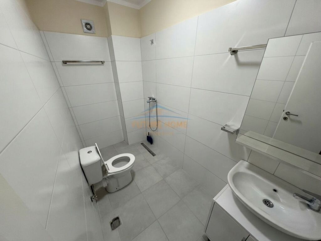 Rent, Apartment 2+1+2 +Storage + Parking Spot, Kombinat, Tirana.