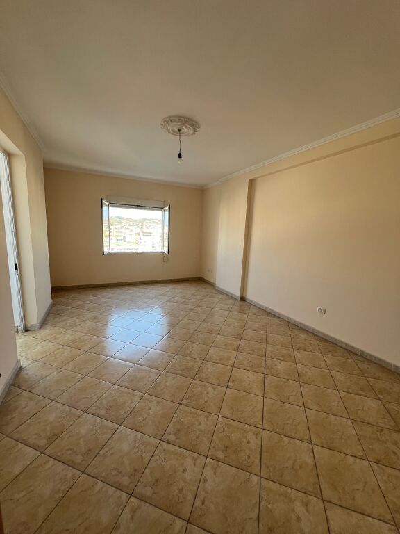 Shitet apartament në Durrës – Lagjja 17