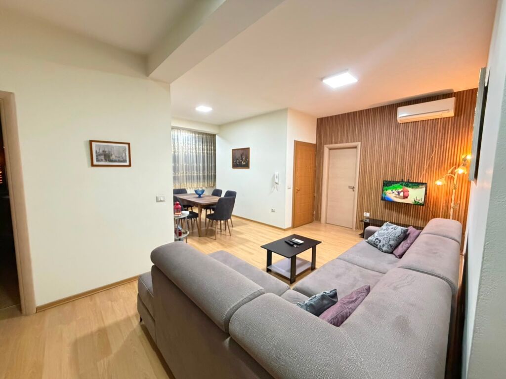 Qera | Vilë 3 + 1 | Fusha Aviacionit | 1000 €/muaj