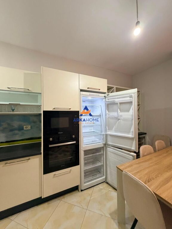 JEPET APARTAMENT 2+1 ME QERA "YZBERISHT' 49.000 LEKE"