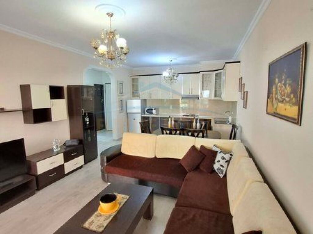 Shitet, Apartament 2+1+2, Unaza e Re
