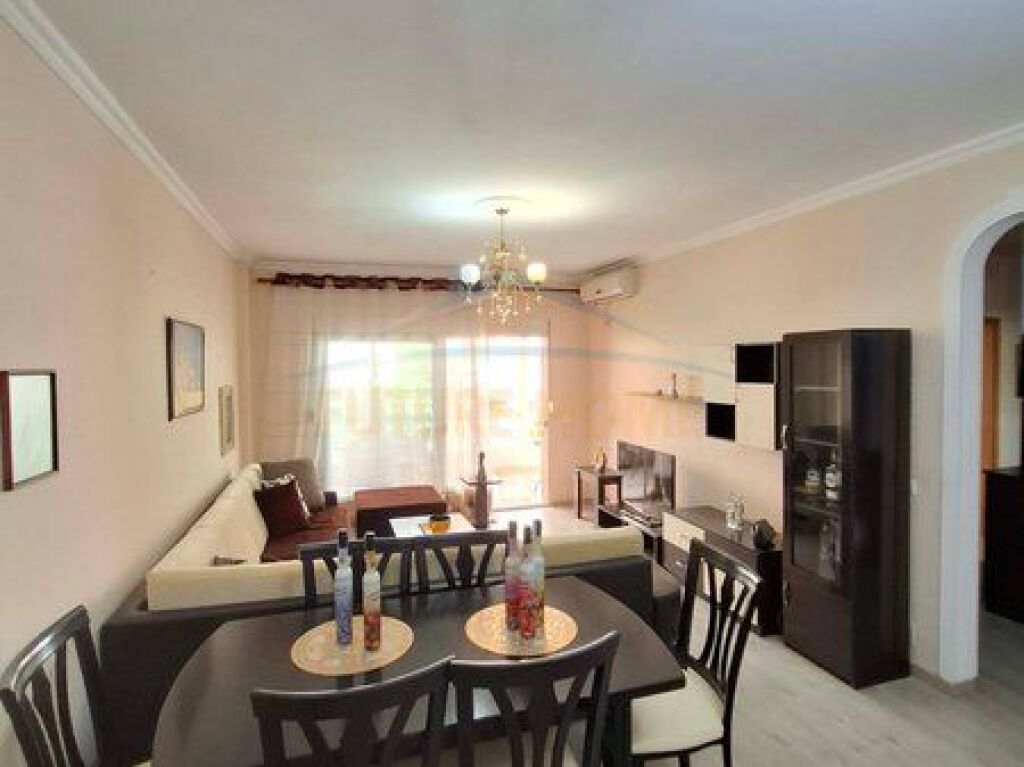 Shitet, Apartament 2+1+2, Unaza e Re