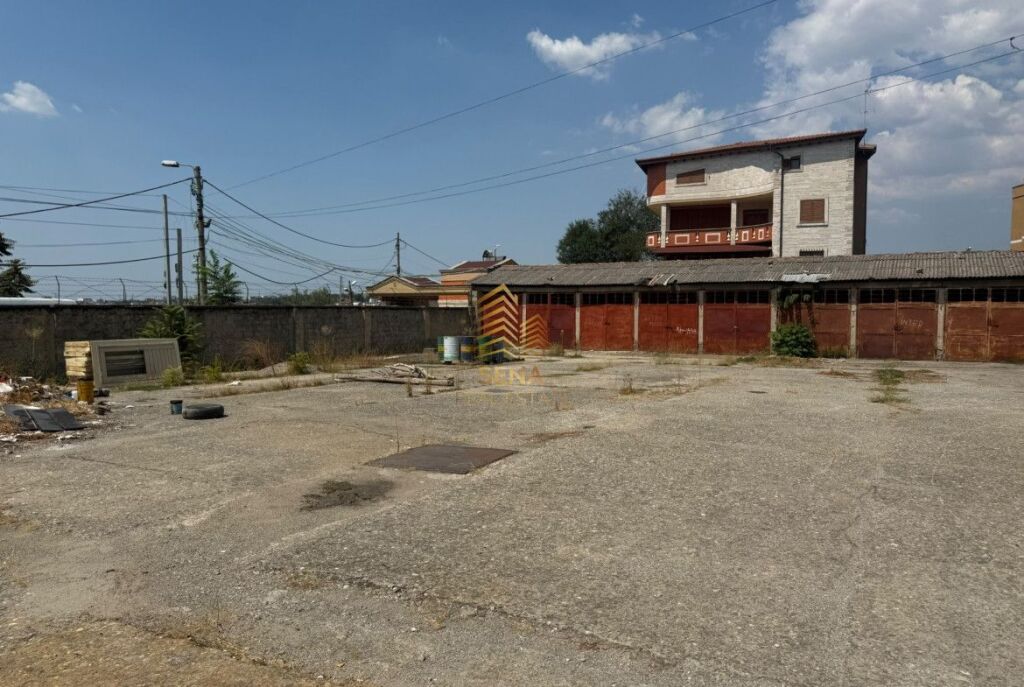 Jepet me qira Toke/Vendparkim per 30 automjete, Kinostudio, 1000 Euro/Muaj
