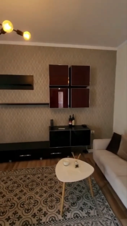 Apartament 2+1 per qera tek Eleonora !