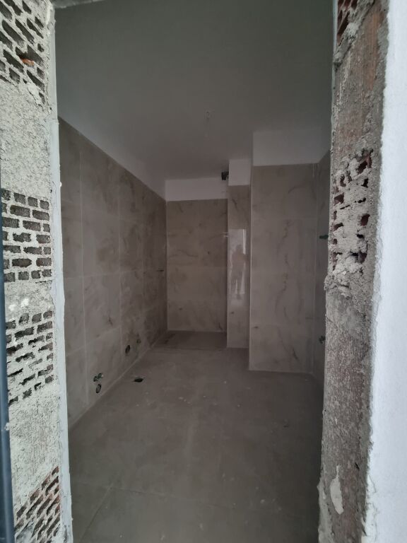 🏡 EXCLUSIVE  APARTMENT FOR SALE 1+1 AT SELVIA, DIBRA STREET  📍 Premium location, at Selvia.  ✅ Typology: 1+1 📐 Net area: 70.55 m² 📐 Gross area: 85 m² 🏢 5th floor, with elevator 🛠️ Finishes within 8 months  💶 Price: 240,000 €  🚗 Garage option on floor -3: 20,000 €