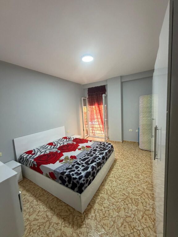 Apartament 1+1 me qira "Komuna e parisit Rr.Xhon kenedi"
