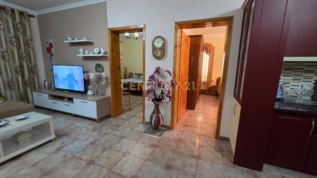 SHITET SHTEPI PRIVATE 1-KATESHE + TRUALL XHAMLLIK 320,000 €