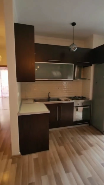 Apartament 2+1 per qera tek Eleonora !