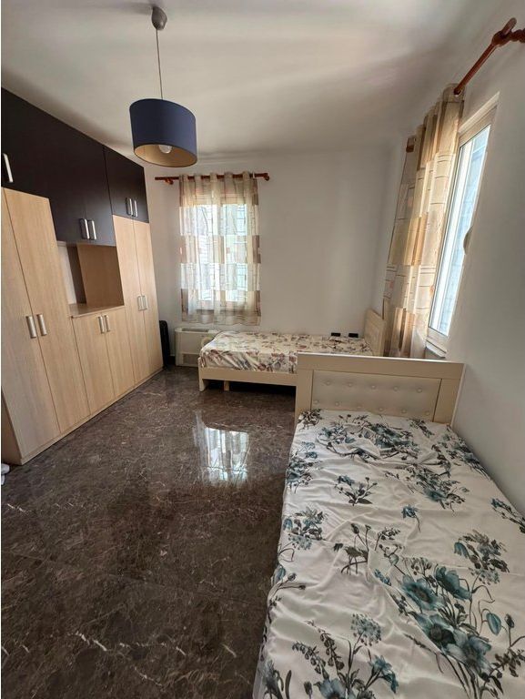Qira, Apartament 2+1+GARAZHD , Selite