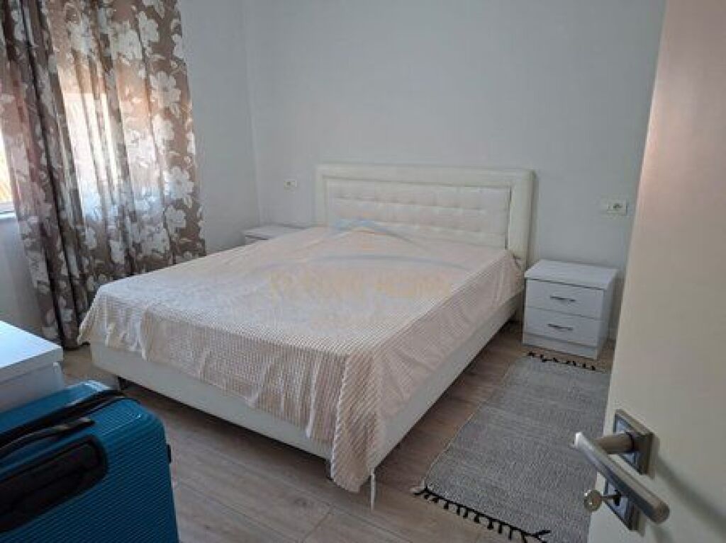 Qira, Apartament 2+1, Ura e Tabakëve, Tiranë