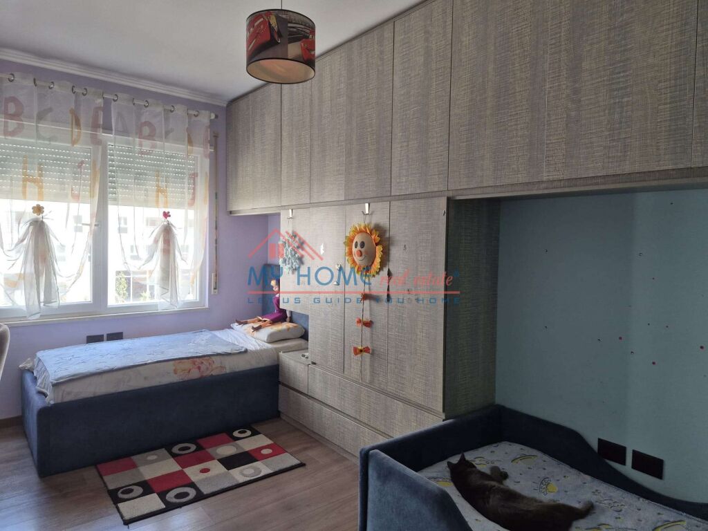 Apartament 2+1 me qera Komuna e Parisit Tirane