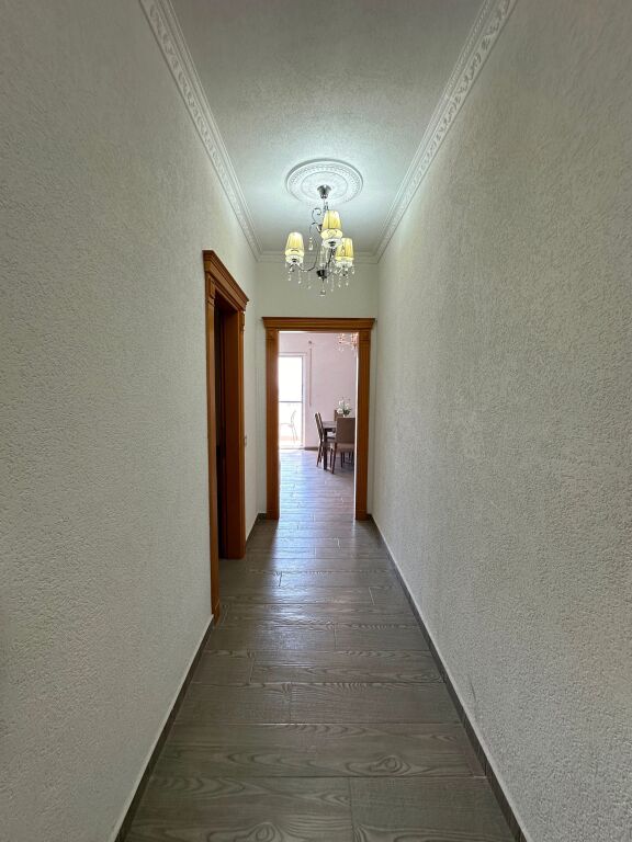 Shitet apartament 2+ 1 në Fresk!
