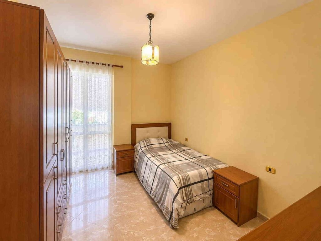 Shitet apartament në Durrës