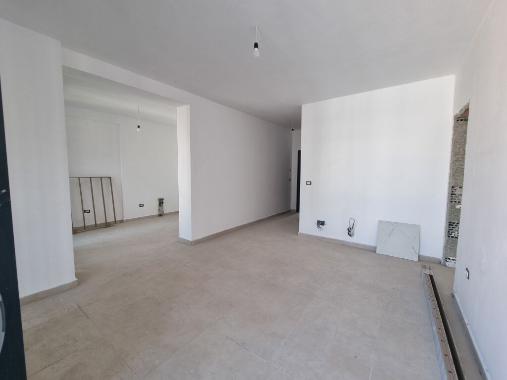 🏡 EXCLUSIVE  APARTMENT FOR SALE 1+1 AT SELVIA, DIBRA STREET  📍 Premium location, at Selvia.  ✅ Typology: 1+1 📐 Net area: 70.55 m² 📐 Gross area: 85 m² 🏢 5th floor, with elevator 🛠️ Finishes within 8 months  💶 Price: 240,000 €  🚗 Garage option on floor -3: 20,000 €