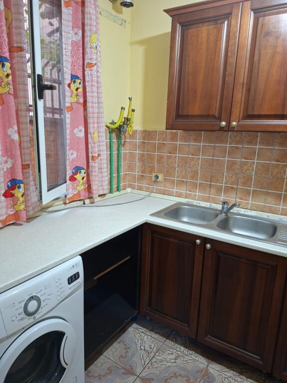 2+1,kat 1 pallat,kristal center komuna,650 euro