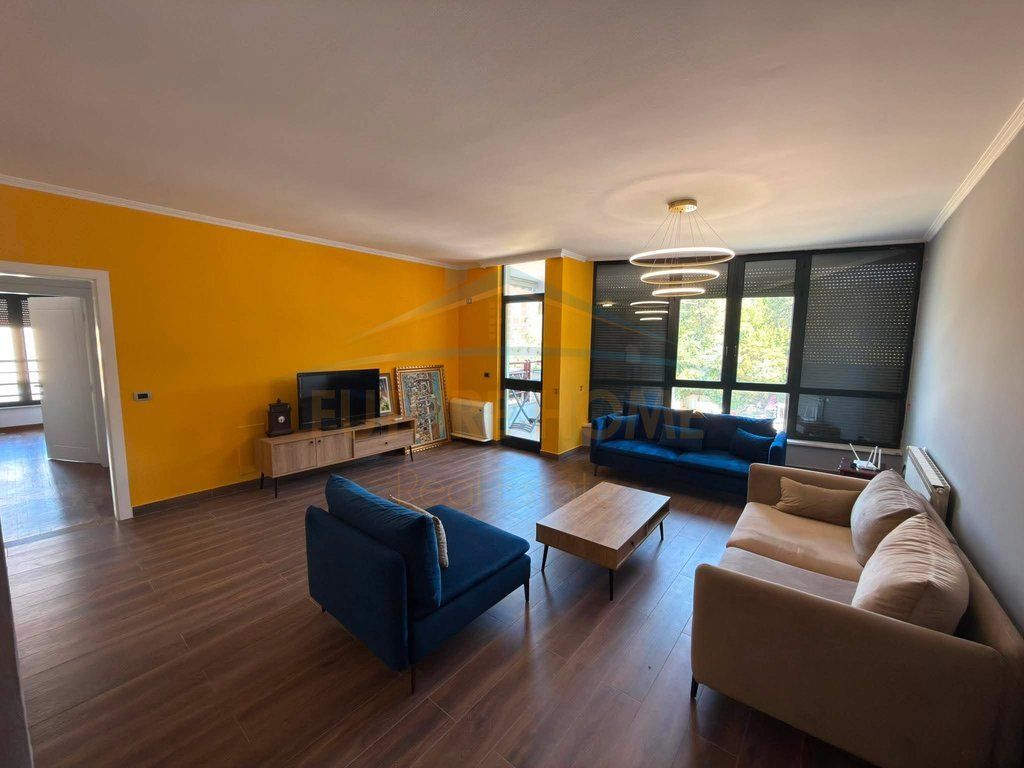 Qera, Apartament 2+1, Liqeni