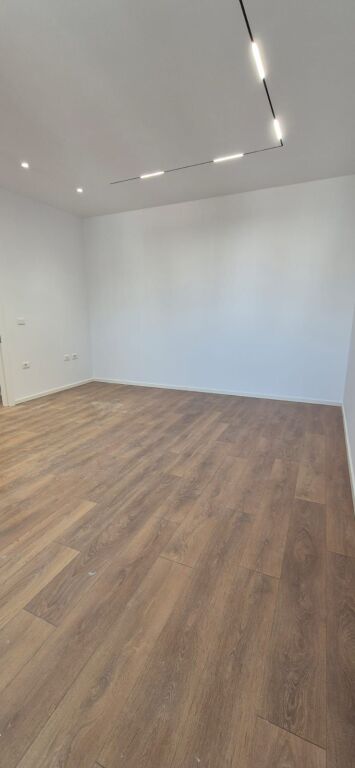 Shitet Apartament 1+1