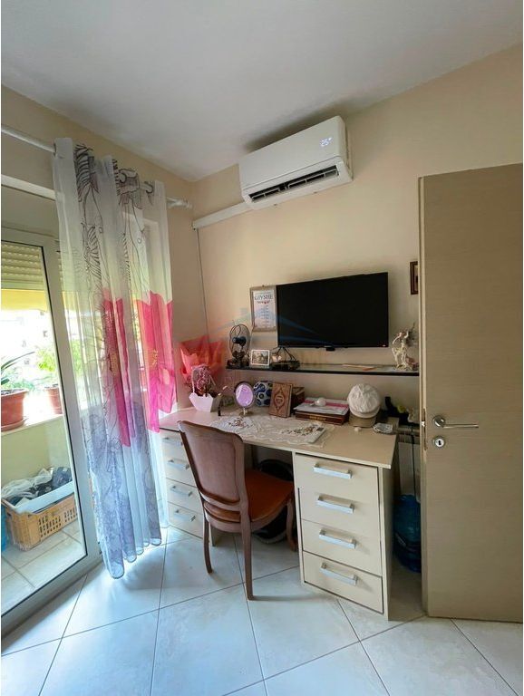 Shitet, Apartament 2+1+2 + Post Parkimi, Liqeni i Thatë, Tiranë.